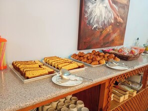 Daily continental breakfast (EUR 10 per person)