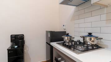 Apartment, Pool View | Private kitchen