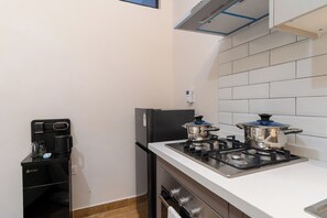 Căn hộ, quang cảnh hồ bơi | Bếp riêng