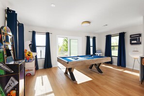 Game room - Swanky 5BR Retreat Hot Tub • Fire Pit• Game Room (Austin)
