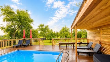 Outdoor pool, a heated pool