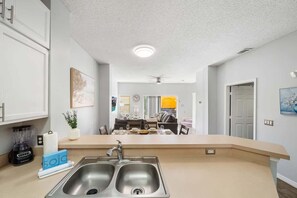 Interior - Lake View * Full Amenities * Close to Disney (Kissimmee)