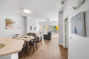 Interior - Lake View * Full Amenities * Close to Disney (Kissimmee)