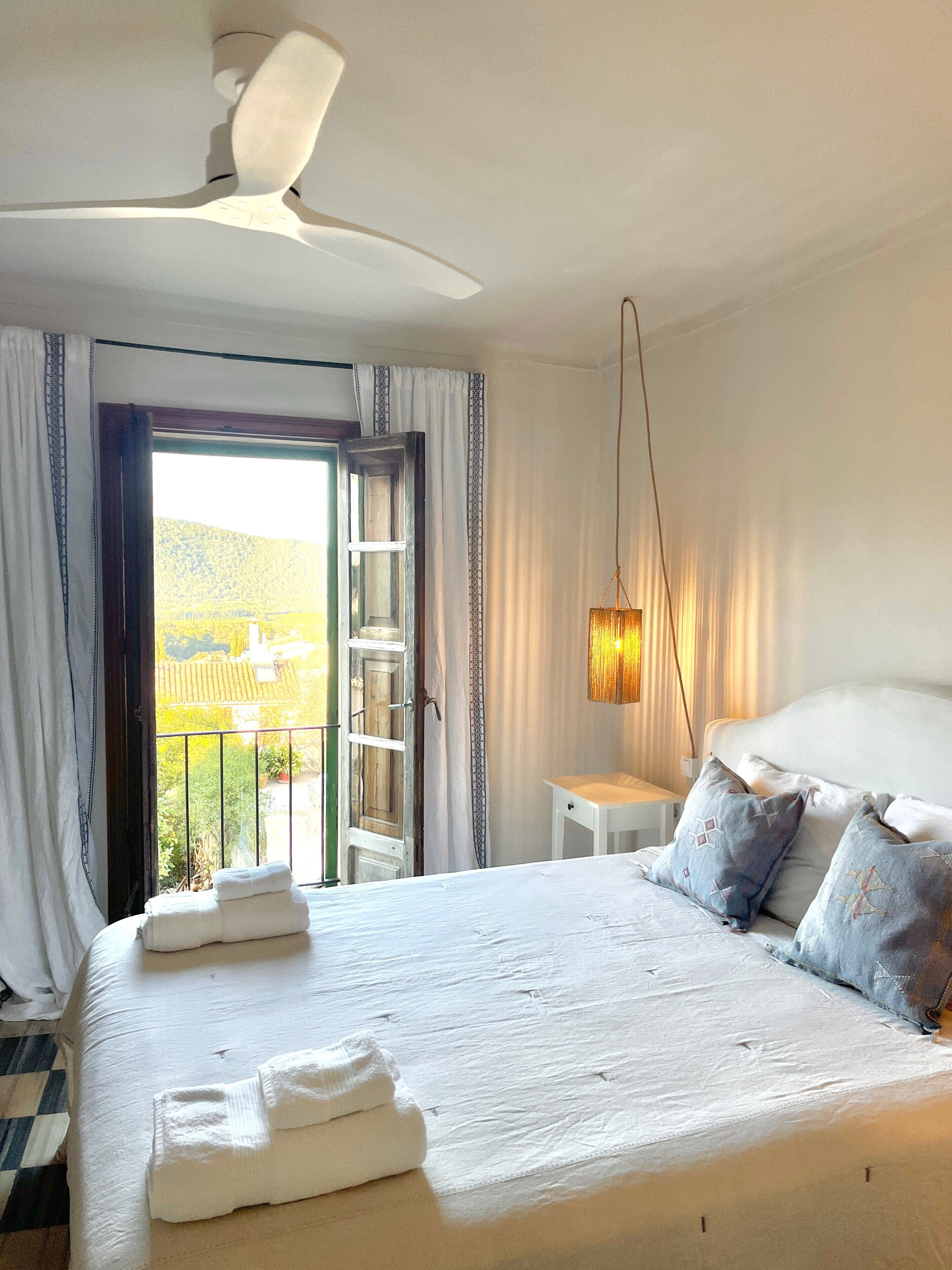 Strykjärn/strykbräda, wi-fi och sängkläder