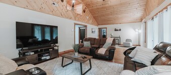 Cozy 3-bedroom cabin with a spacious wrap around deck located in landisburg pa