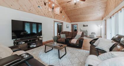 Cozy 3-bedroom cabin with a spacious wrap around deck located in landisburg pa
