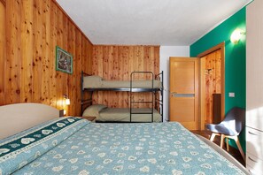 A room with a bunk bed, a chair, a desk, and a door. - Apartment 'L'Achillea' with Lake View and Wi-Fi (Bionaz)