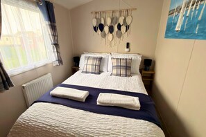 3 bedrooms, iron/ironing board, free WiFi, bed sheets - Ingoldmells - Ingoldale Park, Fantasy Island (Skegness)