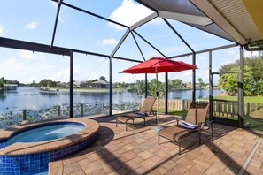 Terrace/patio - Waterfront Villa with Heated Saltwater Pool & Hot Tub (Cape Coral)