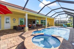 Pool - Waterfront Villa with Heated Saltwater Pool & Hot Tub (Cape Coral)