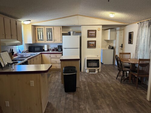 This charming and simple cottage offers 2 bedroom and close to popular places