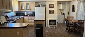 This charming and simple cottage offers 2 bedroom and close to popular places