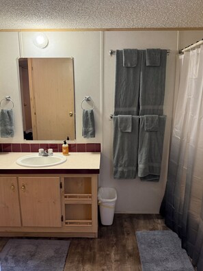 Toallas, jabón, papel de baño