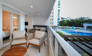 Apartment | Outdoor dining - Boulevard Praia de Palmas a 400m do Mar (Gov. Celso Ramos)