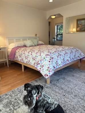 4 bedrooms, internet, bed sheets