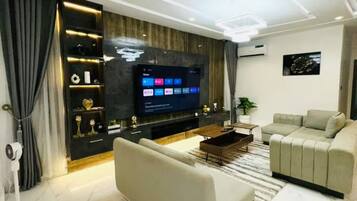 Smart TV, videojuegos y libros