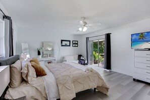 3 bedrooms, desk, iron/ironing board, free WiFi - Sunny Suburban Escape with Private Pool & BBQ (Lauderhill)