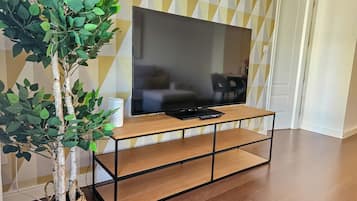 Basic Apartment | Living area