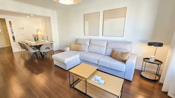 Basic Apartment | Living area