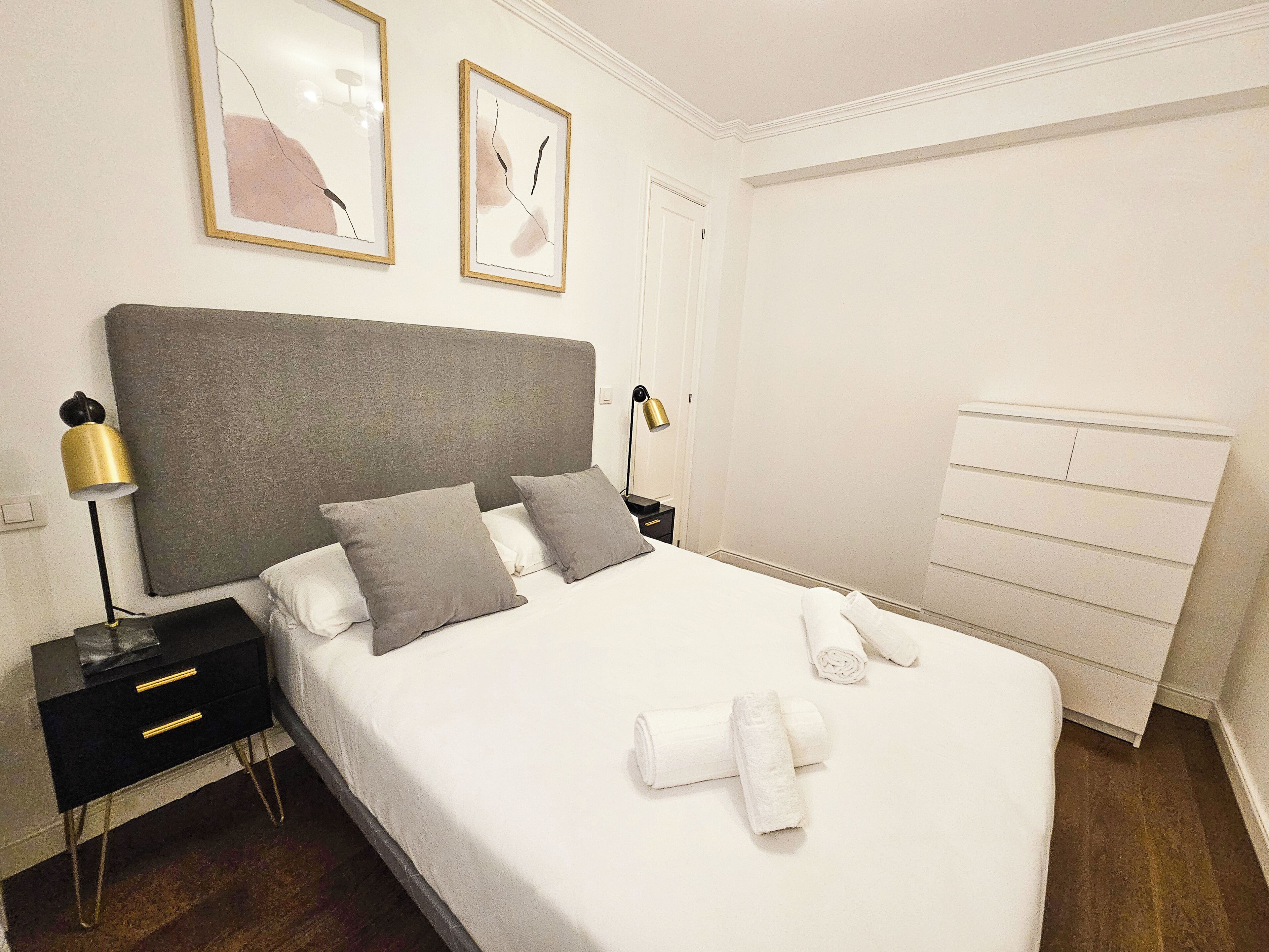 Basic Apartment | Living area