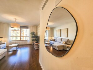 Basic Apartment | Living area - Apartamentos Zaragoza Independencia 3000 (Zaragoza)