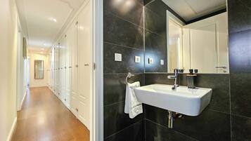 Apartemen Basic | Kamar mandi | Handuk