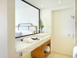 Shower, hair dryer, towels, soap - Corazon Cabo Infinity Two Queen Sunset View, Spend New Year's in Cabo. (Cabo San Lucas)