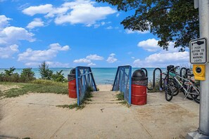 Property grounds - Beach House with Hot Tub and Golf Cart (South Haven)