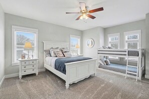 5 bedrooms, iron/ironing board, travel cot, free WiFi - Beach House with Hot Tub and Golf Cart (South Haven)
