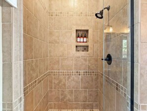 Shower, hair dryer - Mountain High - Hot Tub, Game Room and Views (Sapphire)