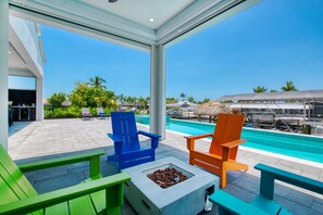 Terrace/patio - Modern new building that leaves nothing to be desired (Cape Coral)