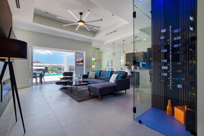 Living area - Modern new building that leaves nothing to be desired (Cape Coral)