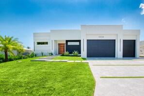 Exterior - Modern new building that leaves nothing to be desired (Cape Coral)