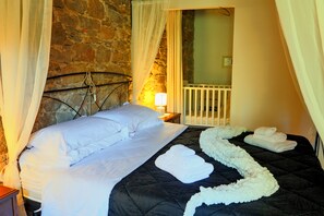 Iron/ironing board, WiFi, bed sheets - The Polo Club Mansion on the Hills of Siena (Bucine)