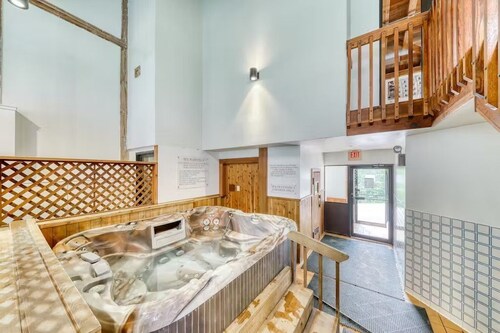 Mountainside Condo Retreat | Near Slopes & Dining