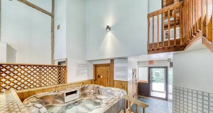 Mountainside Condo Retreat | Near Slopes & Dining