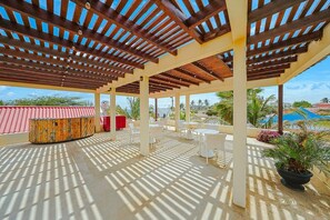 Outdoor dining - EVA Aruba Boutique Resort & SPA (Savaneta)