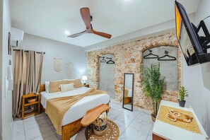 Desk, iron/ironing board, WiFi (free), bed sheets - EVA Aruba Boutique Resort & SPA (Savaneta)