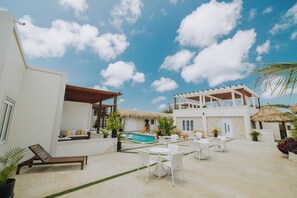 تناول الطعام بالخارج