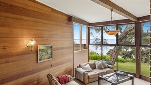 Smart-tv, pejs, bordtennisbord