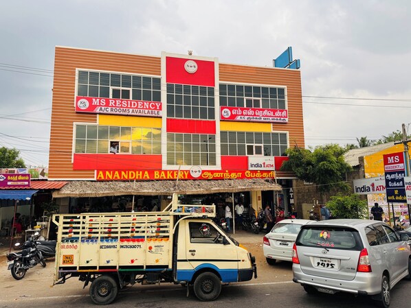 المنشأة من الخارج