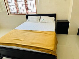Double Room, Balcony | In-room safe