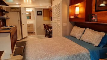 WiFi, bed sheets, wheelchair access