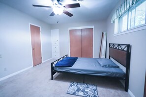 4 bedrooms, WiFi, bed sheets