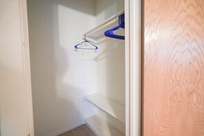 Interior - Fabulous 4-bedroom house with AC in charming Baytown (Baytown)