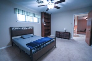 WiFi, bed sheets - Fabulous 4-bedroom house with AC in charming Baytown (Baytown)