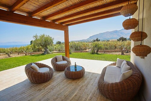 VILLA DEL BORGO with pool and jacuzzi