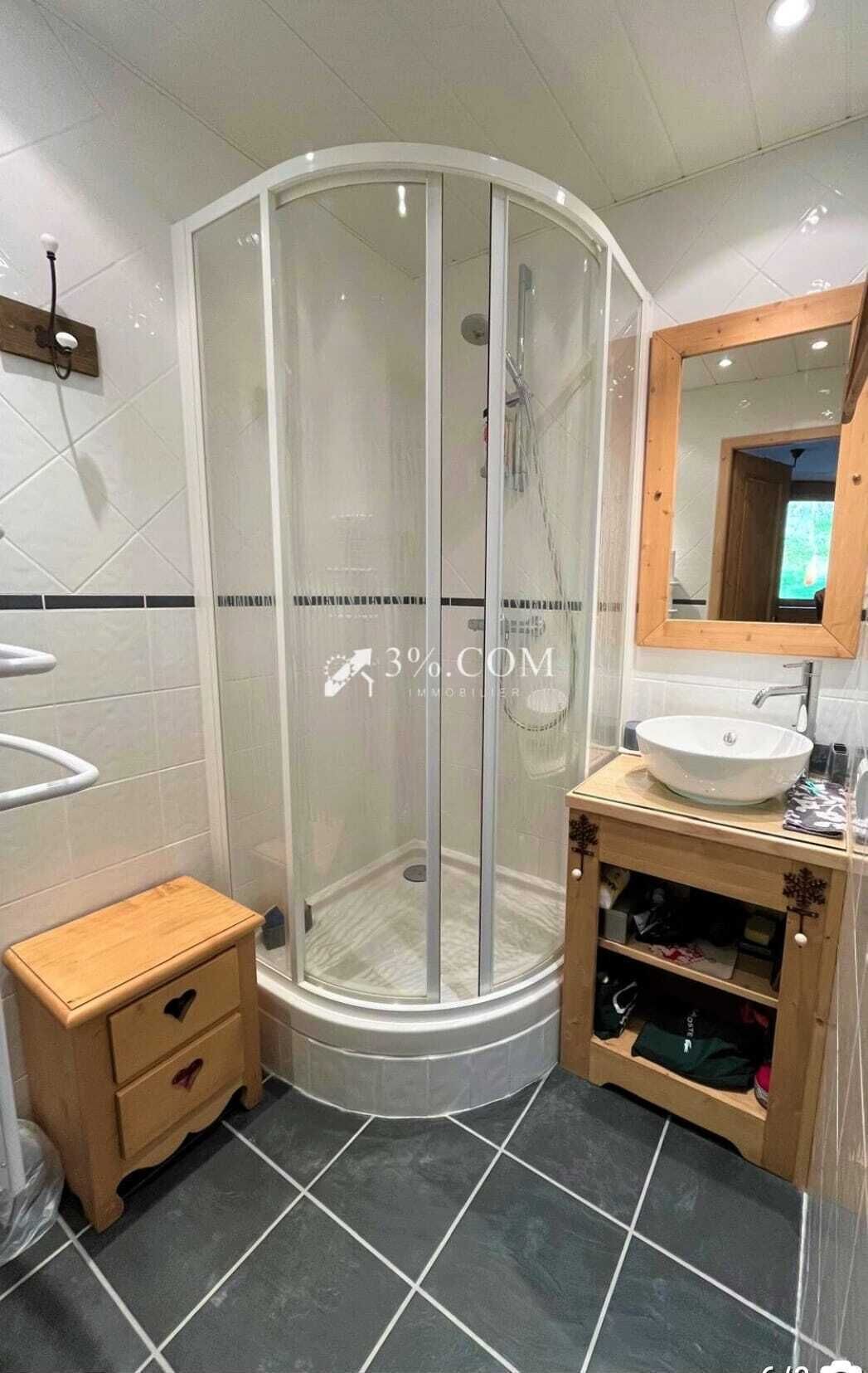 Asciugacapelli, asciugamani, sapone, carta igienica