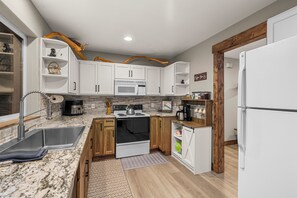 ثلاجة، ميكروويف، فرن، موقد طهي مسطح