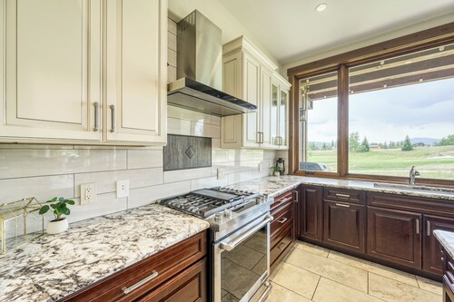 Spacious 5-Bedroom Luxury Family Home in Beautiful Silverthorne.